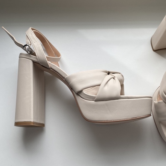 Steve Madden platform sandals - Picture 2 of 3